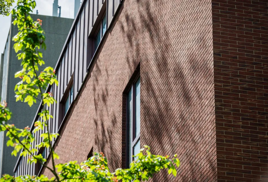 Facade_Gevel_Laeken_Granoquartz_rouge