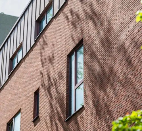 Facade_gevel_Laeken_rampe_romaine_granoquartz_rouge