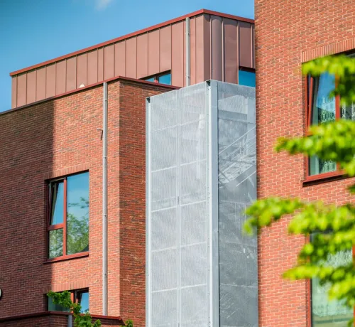 Facade_gevel_Laeken_rampe_romaine_granoquartz_rouge