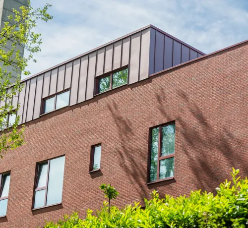 Facade_gevel_Laeken_rampe_romaine_granoquartz_rouge